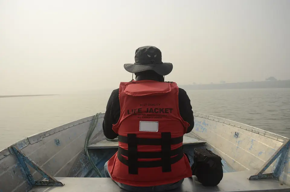 Birdwatching by boat on the Chambal